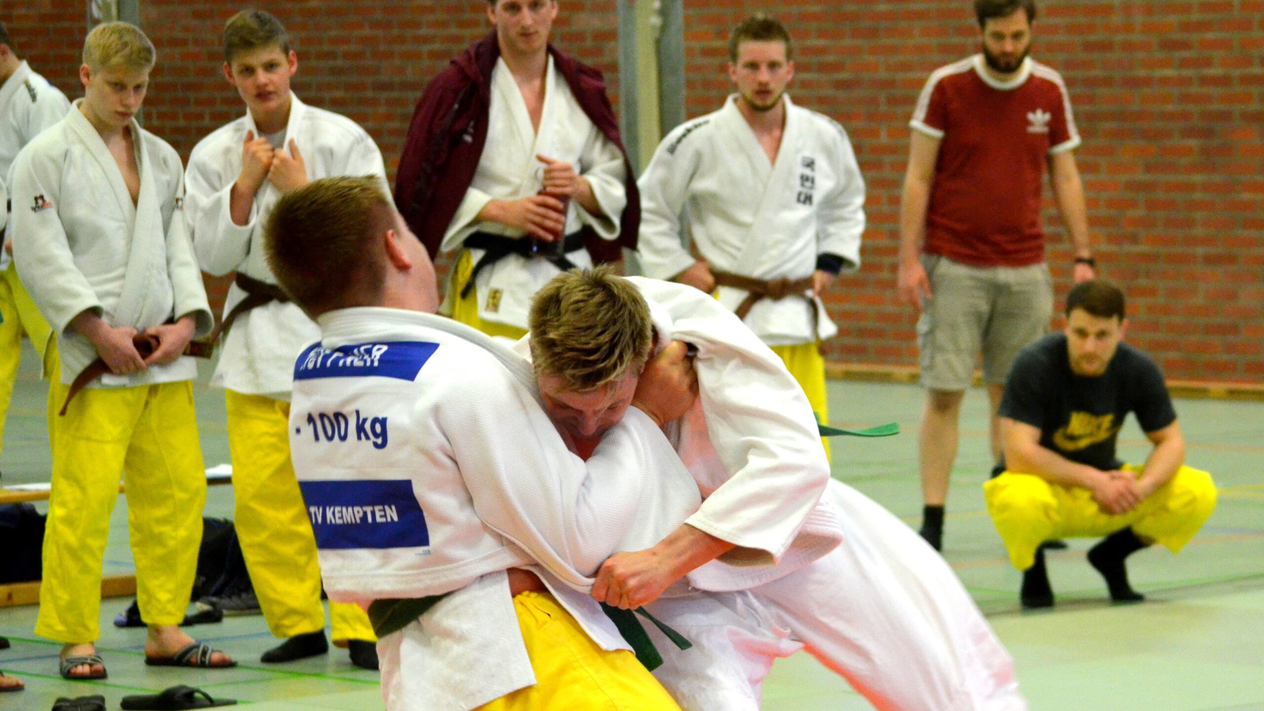 Read more about the article Judoteam Friedberg fegt wie ein Wirbelsturm durch die Aufstellung der SG Moosburg